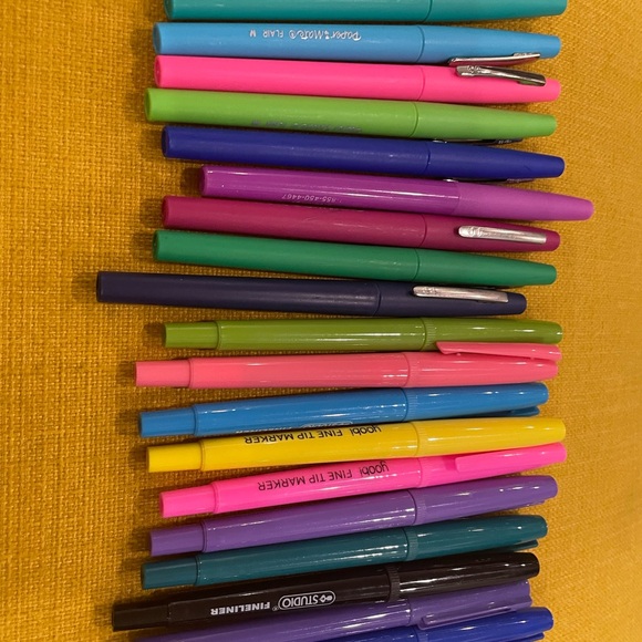 Colorful Assorted Pens Set - Picture 4 of 6